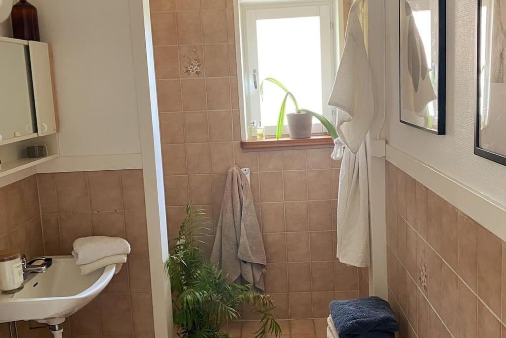 Apartment Right Next To The Golf Course And With The Ocean Just Around The Corner Люнгскиле Екстериор снимка